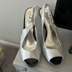 Vera Wang Silver and Black Pumps